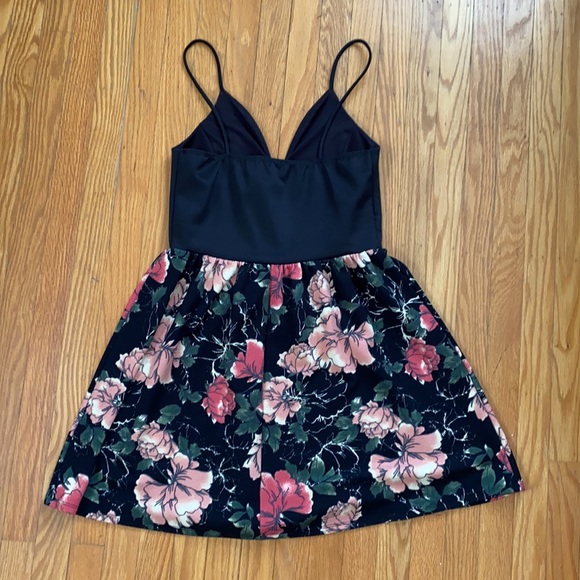 Charlotte Russe Floral Dress (M) - Picture 3 of 5